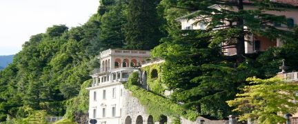 Rent Luxury SUV Como