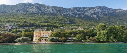 Rent Performance SUV Lake Garda