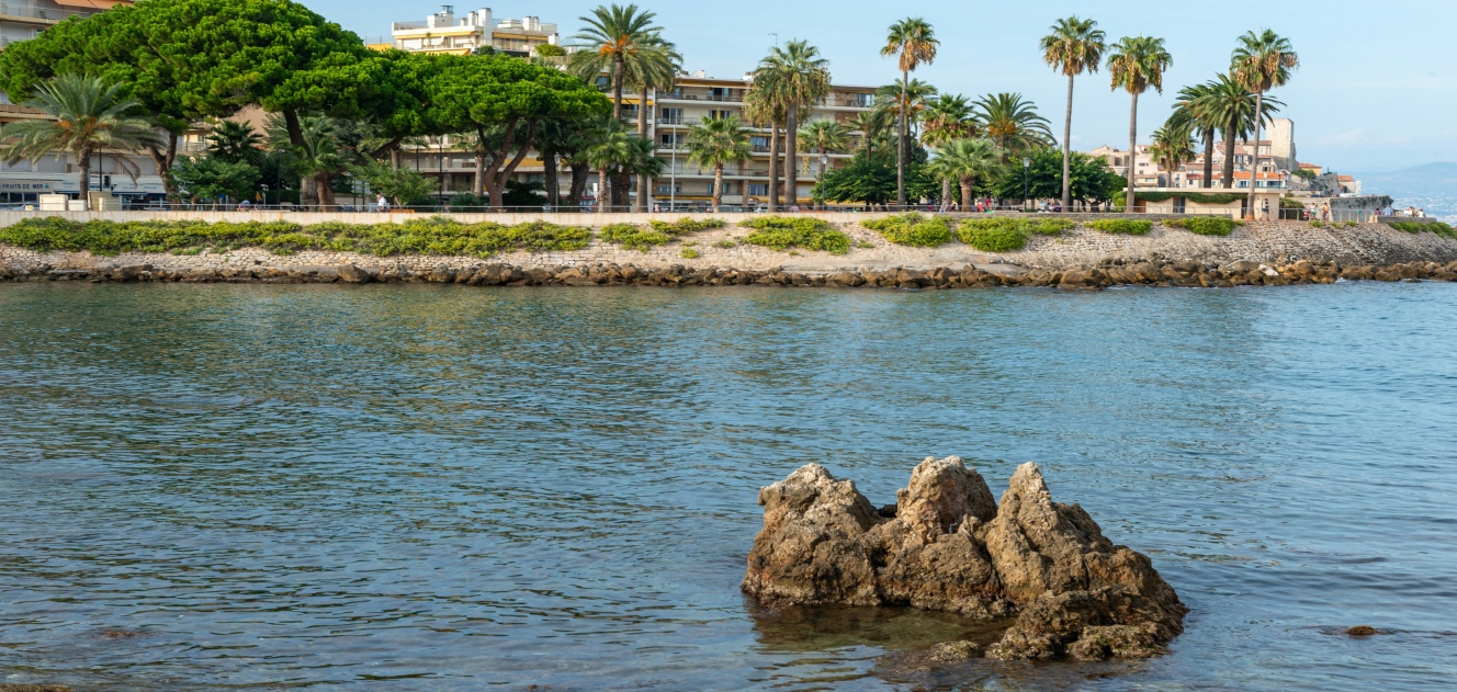 Rent a Convertible Sports Car in Antibes