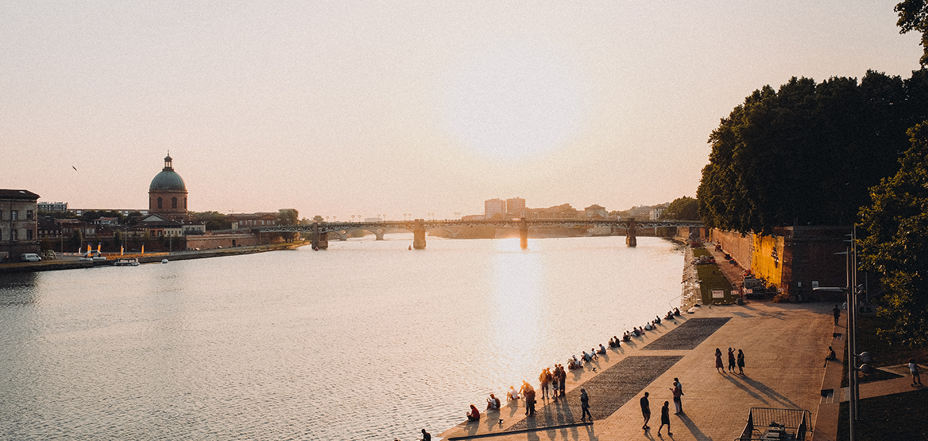 Rent a Luxury Car in Toulouse